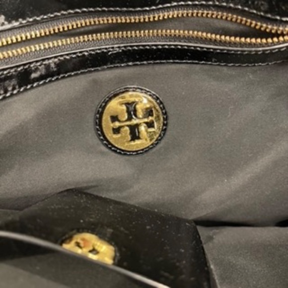 Tory Burch Perforated Logo Shopper Tote Patent Leather Black - Picture 8 of 8